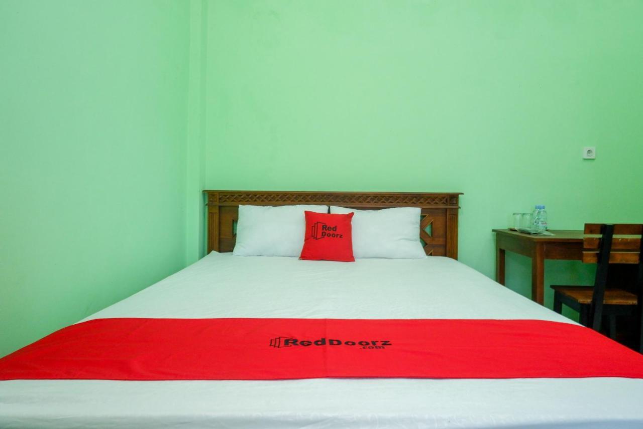 ホテル Reddoorz Syariah Near Monumen Jogja Kembali Kejayan エクステリア 写真