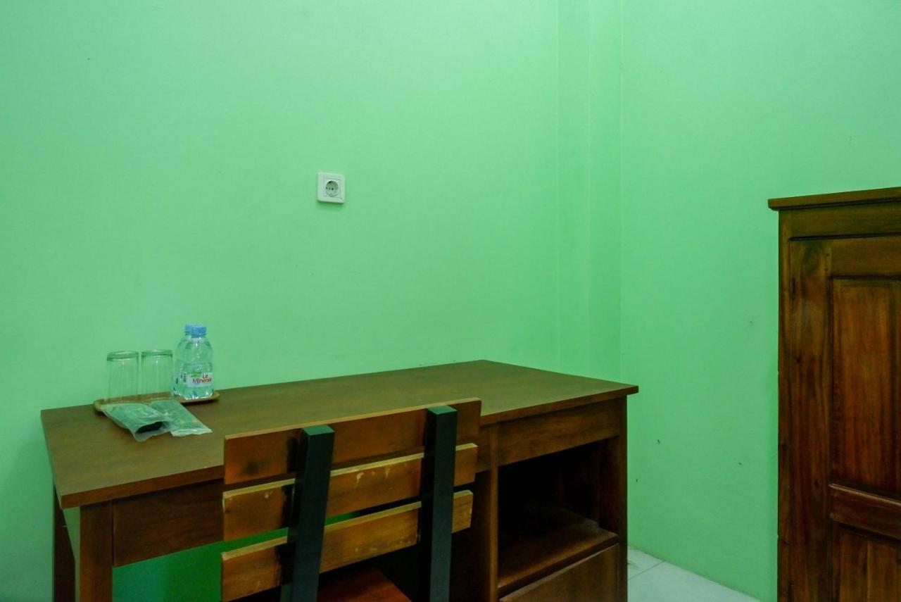 ホテル Reddoorz Syariah Near Monumen Jogja Kembali Kejayan エクステリア 写真