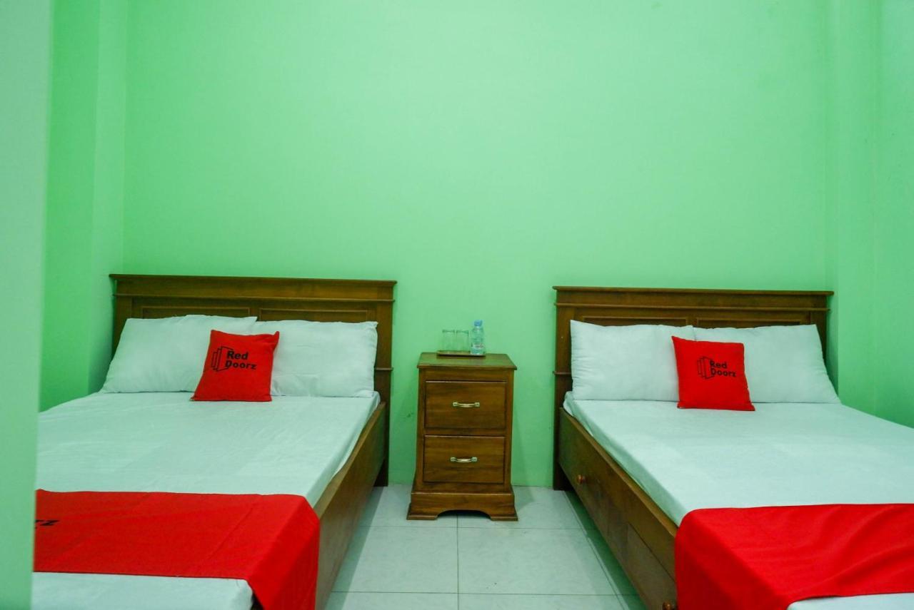 ホテル Reddoorz Syariah Near Monumen Jogja Kembali Kejayan エクステリア 写真