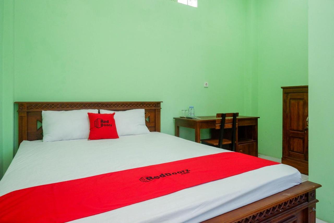 ホテル Reddoorz Syariah Near Monumen Jogja Kembali Kejayan エクステリア 写真