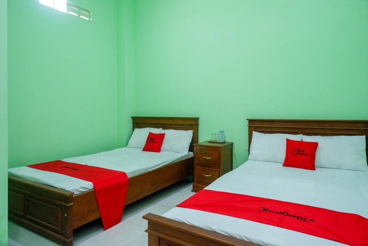 ホテル Reddoorz Syariah Near Monumen Jogja Kembali Kejayan エクステリア 写真