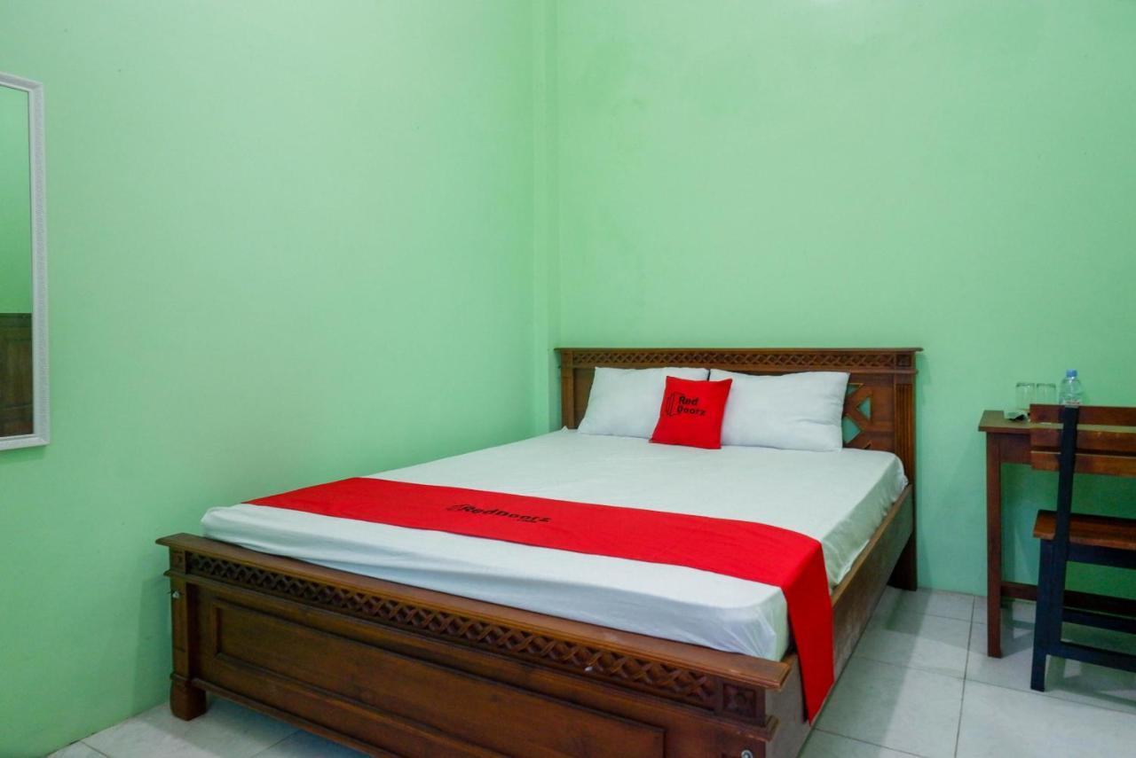 ホテル Reddoorz Syariah Near Monumen Jogja Kembali Kejayan エクステリア 写真