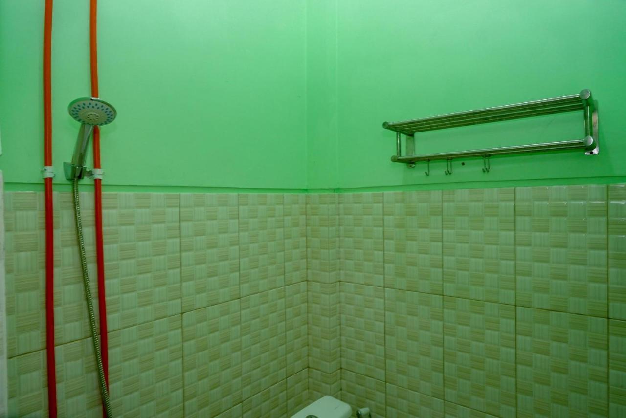 ホテル Reddoorz Syariah Near Monumen Jogja Kembali Kejayan エクステリア 写真