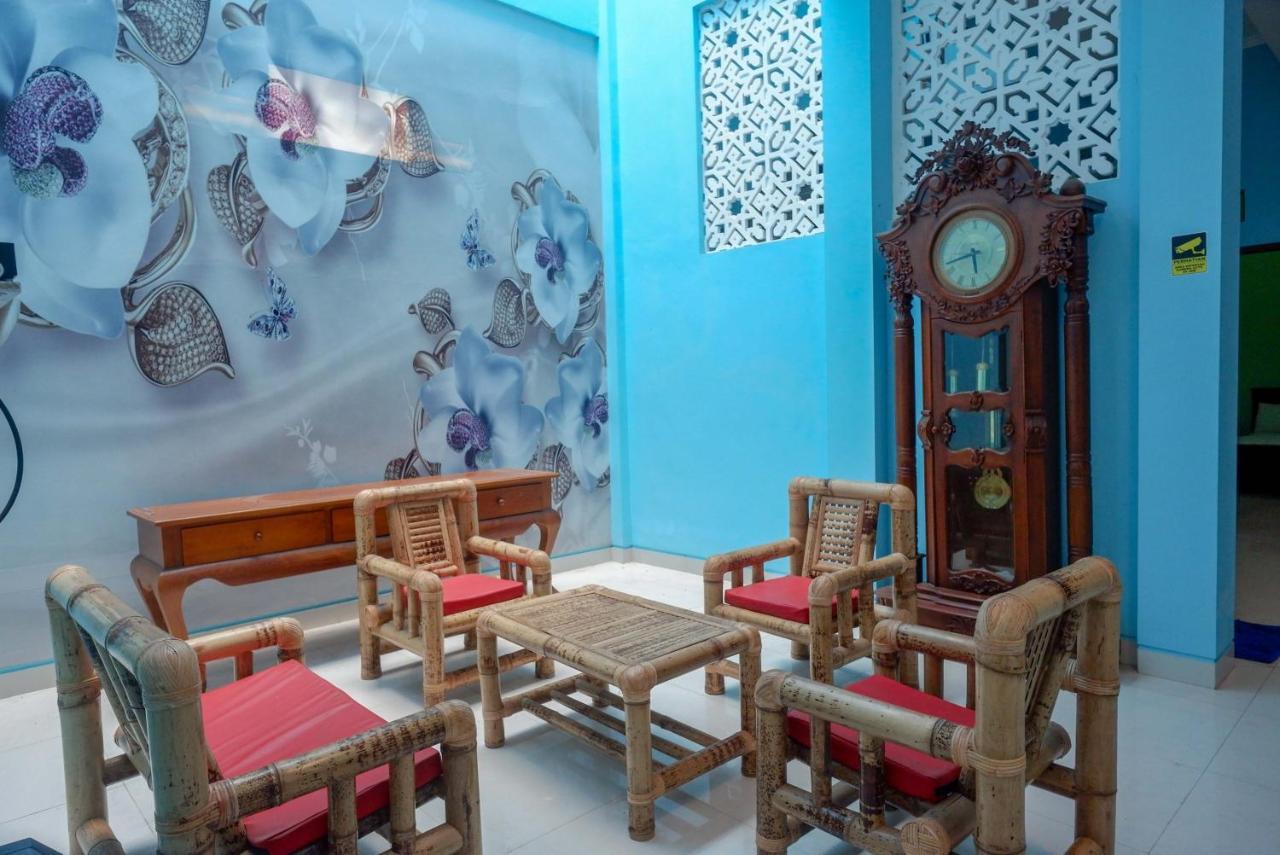 ホテル Reddoorz Syariah Near Monumen Jogja Kembali Kejayan エクステリア 写真